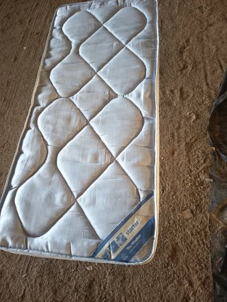 Cama Plegable Beige y Negra