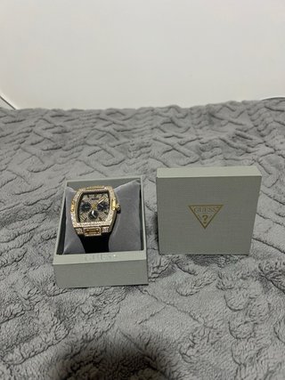 Reloj  Negro y Dorado
