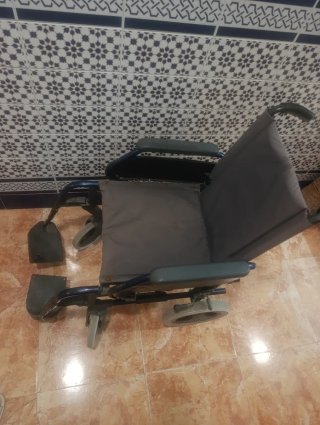 Silla de ruedas en buenas condiciones