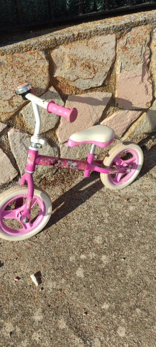 Bicicleta sin pedales rosa