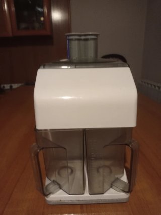 Licuadora blanca y gris
