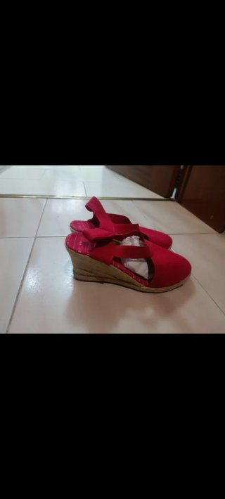 Sandalias cuña rojas con lazo