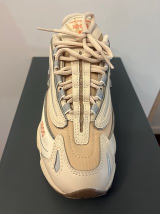 Zapatillas New Balance Beige Talla 38.5 Nuevas