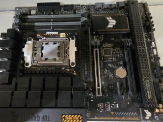 ASUS TUF Gaming B650-PLUS WIFI AM5 /1 AÑO GARANTIA