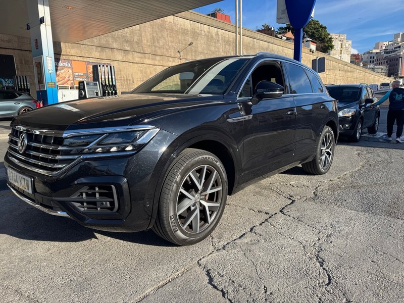 Volkswagen Touareg 2019 - foto 1