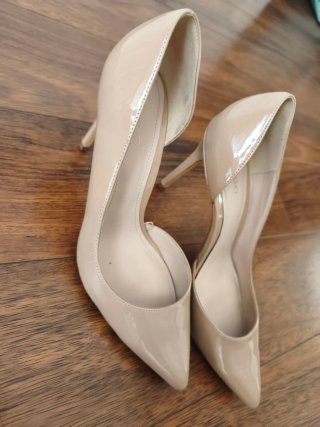 Zapatos de tacón beige