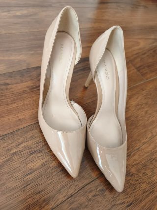 Zapatos de tacón beige