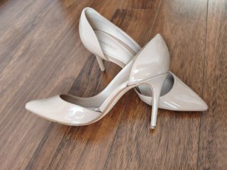 Zapatos de tacón beige