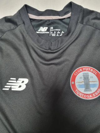 Camiseta New Balance Negra S Club fútbol Tortosa