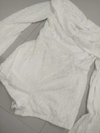 Mono blanco sin hombros