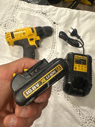 Taladro Dewalt DCD710 10.8V + Batería + Cargador