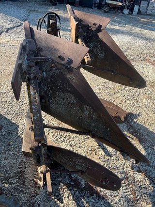Arado de dos rejas con piston