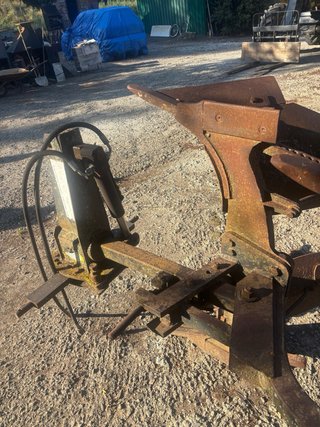 Arado de dos rejas con piston