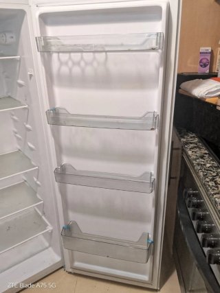 Nevera casi sin estrenar