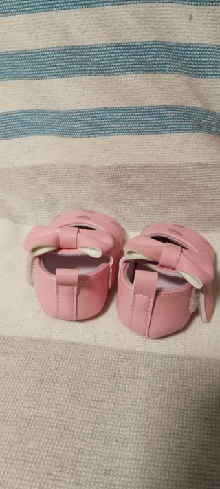 Zapatitos bebé rosa con corazones T19