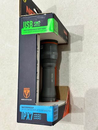 Linterna NEBO DaVinci 1000 Lúmenes Recargable