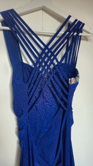 Vestido largo de fiesta azul eléctrico