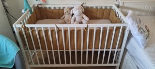 Cuna bebé IKEA blanca, con el colchón incluido
