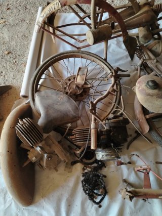 Guzzi Hispania: 3 motos desmontadas