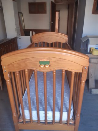 Cuna de madera para bebé