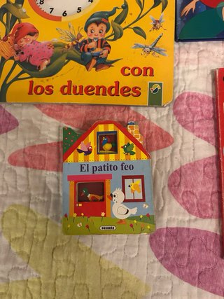 Lote libros infantiles. Mochila y cuadro de regalo