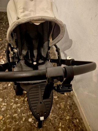 Cochecito de bebé gris Bugaboo bee5