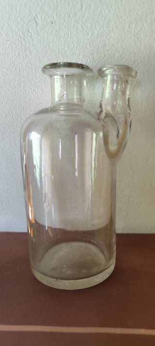 Botella de Woulfe antigua de vidrio