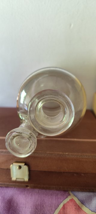 Botella de Woulfe antigua de vidrio