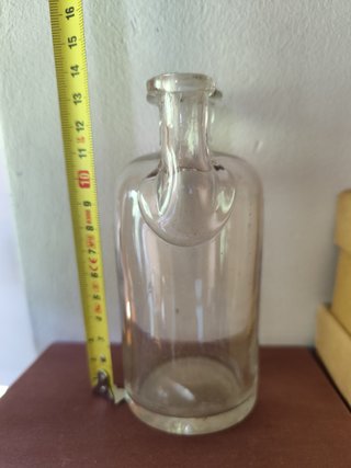 Botella de Woulfe antigua de vidrio