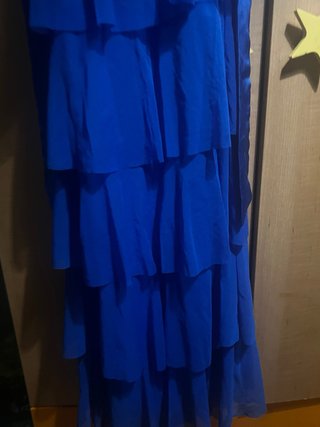 Vestido largo azul con volantes