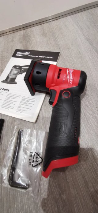 Lijadora Milwaukee M12