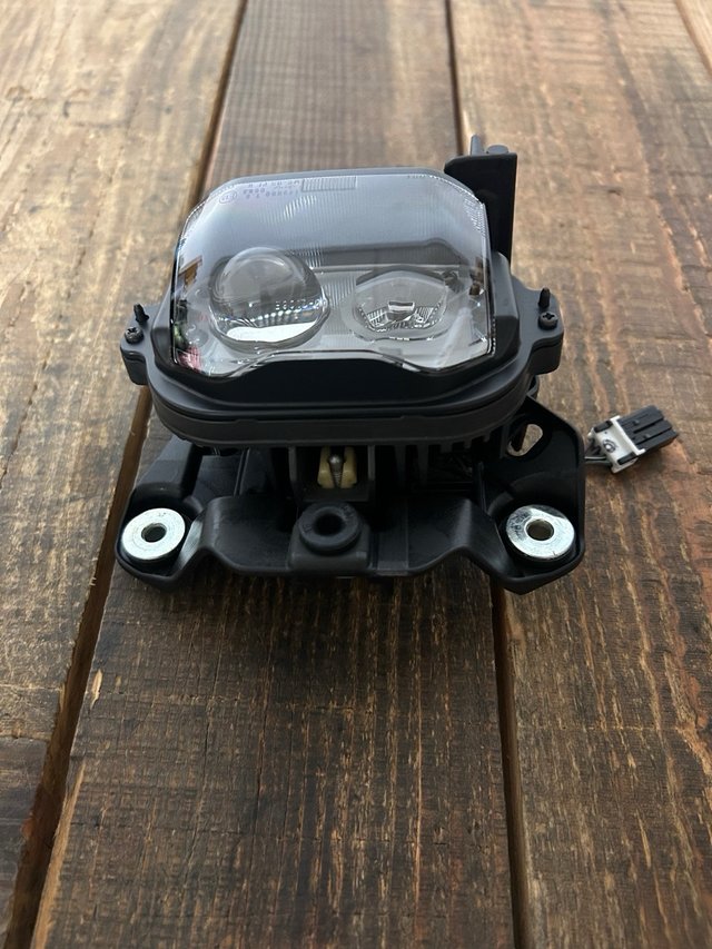 Faro Central Yamaha MT-07 2025