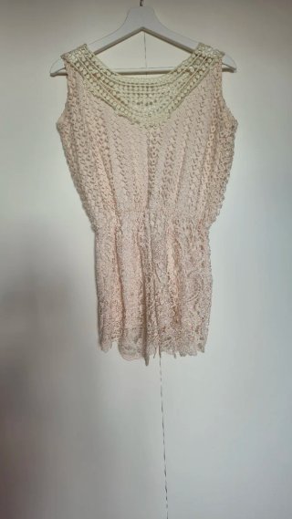 Mono corto de encaje y crochet boho