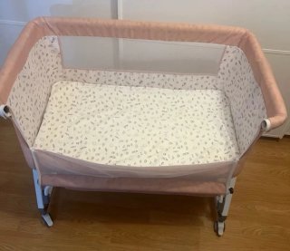 Cuna de bebé rosa 2 en 1