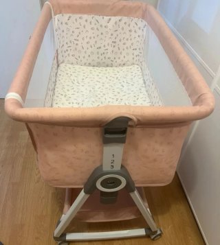 Cuna de bebé rosa 2 en 1