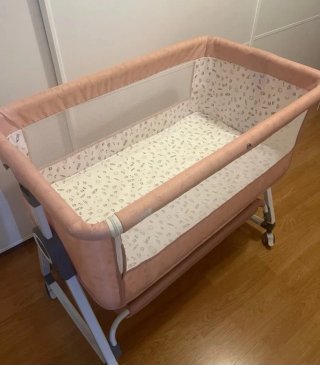 Cuna de bebé rosa 2 en 1