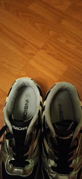 Zapatillas INSIDE negras y plateadas