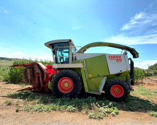 Cosechadora Claas Jaguar 820 + Cabezal Kemper 4500