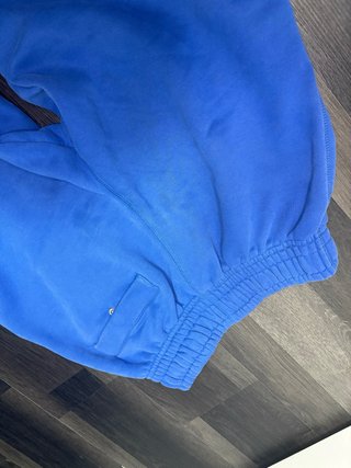 Pantalón corto azul con estampado
