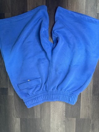 Pantalón corto azul con estampado