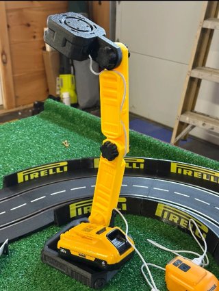 Lámpara Flexo DeWalt Articulada Taller