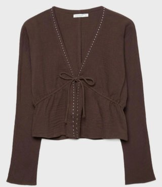 Blusa Stradivarius tachuelas