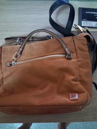 Bolso naranja y negro
