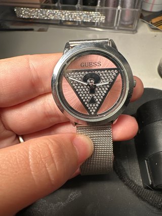 Reloj Guess Rosa y Plateado con Diamantes