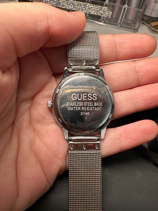 Reloj Guess Rosa y Plateado con Diamantes