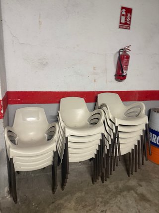 Sillas de plástico beige (20 unidades) a 10€ cada