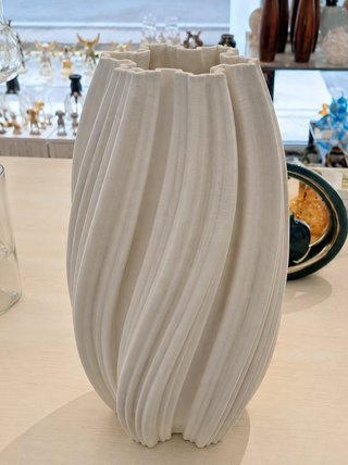 Vaso scultoreo bianco a spirale 3D ceramica opaca