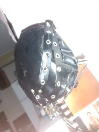 Gorra con pinchos