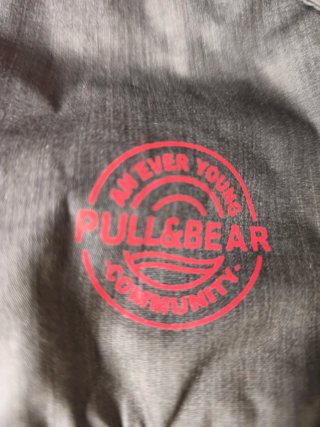Cortavientos Pull&Bear Rojo y Gris con capucha