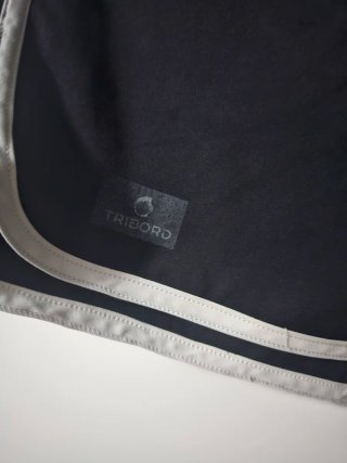 Bañador negro.